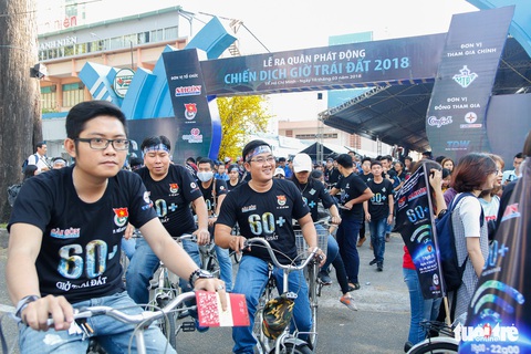 Đạp xe kêu gọi kết nối cộng đồng dịp 10 năm Giờ Trái đất - Ảnh 13. Đạp xe kêu gọi kết nối cộng đồng dịp 10 năm Giờ Trái đất - Ảnh 13.