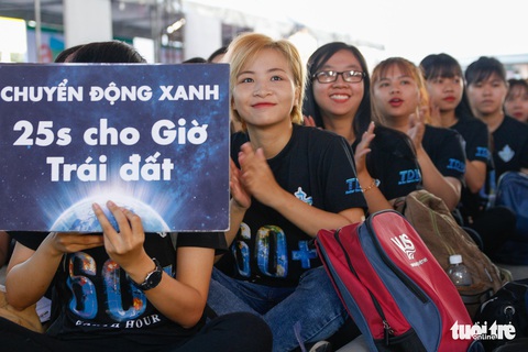 Đạp xe kêu gọi kết nối cộng đồng dịp 10 năm Giờ Trái đất - Ảnh 4. Đạp xe kêu gọi kết nối cộng đồng dịp 10 năm Giờ Trái đất - Ảnh 4.