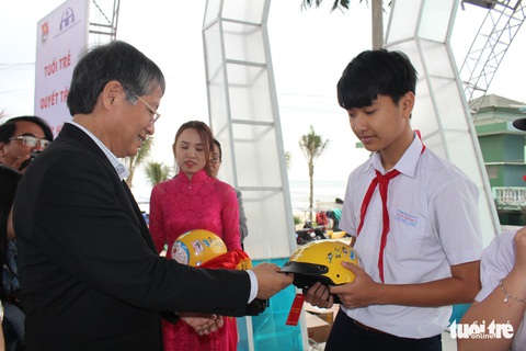 Phát động Năm an toàn giao thông 2018 - Ảnh 4. Phát động Năm an toàn giao thông 2018 - Ảnh 4.
