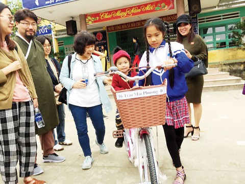 Quỹ vì hòa bình Hàn - Việt xin lỗi thân nhân người bị lính Hàn thảm sát - Ảnh 7. Quỹ vì hòa bình Hàn - Việt xin lỗi thân nhân người bị lính Hàn thảm sát - Ảnh 7.