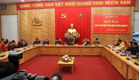 Ban Bí thư: Xử nghiêm vụ đánh bạc, rửa tiền liên quan cán bộ công an - Ảnh 1. Ban Bí thư: Xử nghiêm vụ đánh bạc, rửa tiền liên quan cán bộ công an - Ảnh 1.