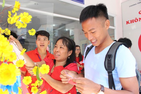 Hiến máu đầu năm, nhận lì xì may mắn - Ảnh 1. Hiến máu đầu năm, nhận lì xì may mắn - Ảnh 1.