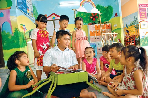 Ông hiệu trưởng 28 tuổi của trường mầm non - Ảnh 1. Ông hiệu trưởng 28 tuổi của trường mầm non - Ảnh 1.