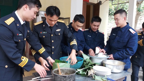 Chuyến công tác xa nhà đầu tiên của những người lính đảo - Ảnh 2. Chuyến công tác xa nhà đầu tiên của những người lính đảo - Ảnh 2.