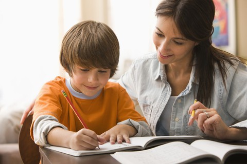 Người Anh ít giúp con làm bài tập ở nhà, vì sao? - Ảnh 1. Người Anh ít giúp con làm bài tập ở nhà, vì sao? - Ảnh 1.