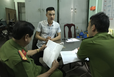 Phóng viên báo Giao thông tố quán bar hành hung, giam lỏng 2 tiếng - Ảnh 1. Phóng viên báo Giao thông tố quán bar hành hung, giam lỏng 2 tiếng - Ảnh 1.