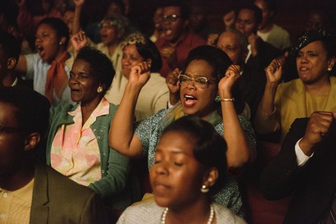 Nữ hoàng Oprah Winfrey và những vai diễn truyền cảm hứng - Ảnh 7. Nữ hoàng Oprah Winfrey và những vai diễn truyền cảm hứng - Ảnh 7.