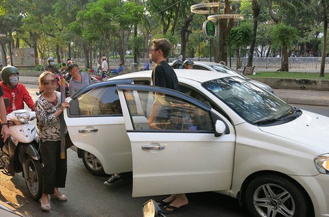 Taxi lại tố Uber, Grab và kiến nghị dừng tăng số lượng xe - Ảnh 1. Taxi lại tố Uber, Grab và kiến nghị dừng tăng số lượng xe - Ảnh 1.
