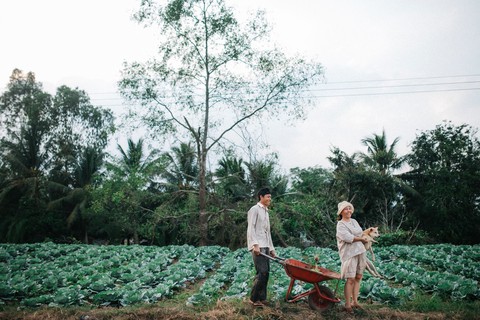 Nựng cằm của cặp đôi 7X khiến 9X ngưỡng mộ - Ảnh 7. Nựng cằm của cặp đôi 7X khiến 9X ngưỡng mộ - Ảnh 7.