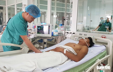 Điều tra vụ 3 người chết nghi ngộ độc rượu ngâm cây rừng - Ảnh 1. Điều tra vụ 3 người chết nghi ngộ độc rượu ngâm cây rừng - Ảnh 1.