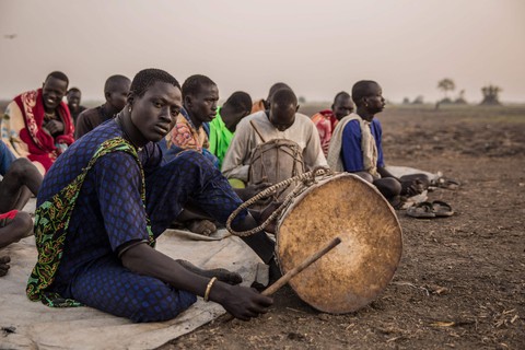 Trải nghiệm cuộc sống chăn bò của người Dinka ở Nam Sudan - Ảnh 10. Trải nghiệm cuộc sống chăn bò của người Dinka ở Nam Sudan - Ảnh 10.