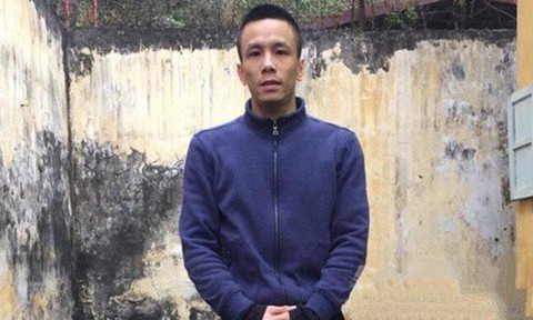 Bắt tạm giam người hành hung 2 bác sĩ mổ đẻ cho vợ mình - Ảnh 1. Bắt tạm giam người hành hung 2 bác sĩ mổ đẻ cho vợ mình - Ảnh 1.