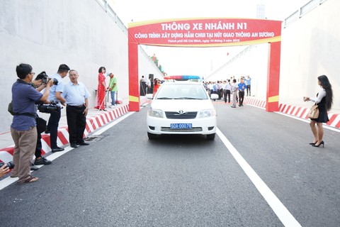 TP.HCM thông xe nhánh N1 hầm chui An Sương - Ảnh 2. TP.HCM thông xe nhánh N1 hầm chui An Sương - Ảnh 2.