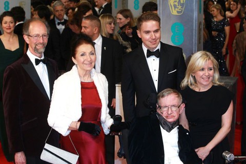Stephen Hawking - thiên tài truyền cảm hứng - Ảnh 4. Stephen Hawking - thiên tài truyền cảm hứng - Ảnh 4.
