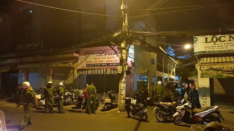 Nhiều tiếng nổ nghi truy sát ở Tân Phú - Ảnh 2. Nhiều tiếng nổ nghi truy sát ở Tân Phú - Ảnh 2.