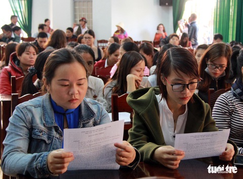 Hiệu trưởng viết giấy nhận tiền chạy việc 300 triệu - Ảnh 1. Hiệu trưởng viết giấy nhận tiền chạy việc 300 triệu - Ảnh 1.