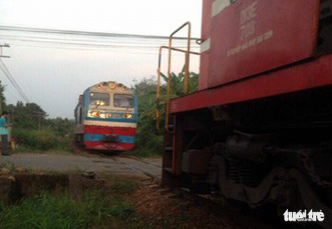 2 tàu lửa suýt tông nhau: Lỗi của lái tàu và ai nữa? - Ảnh 4. 2 tàu lửa suýt tông nhau: Lỗi của lái tàu và ai nữa? - Ảnh 4.