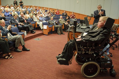 Stephen Hawking, người khiêu vũ với... xe lăn - Ảnh 1. Stephen Hawking, người khiêu vũ với... xe lăn - Ảnh 1.