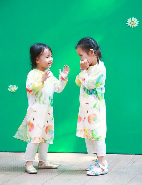 Ra vườn nhặt nắng, Thủ thỉ thù thì, Con nít con nôi... - Ảnh 3. Ra vườn nhặt nắng, Thủ thỉ thù thì, Con nít con nôi... - Ảnh 3.