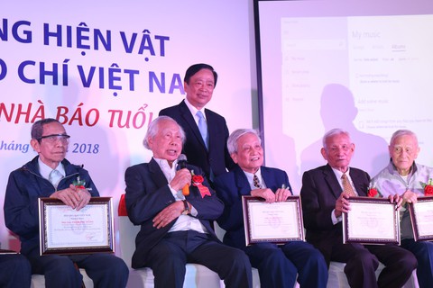 Chủ tịch Quốc hội thăm Hội báo toàn quốc 2018 - Ảnh 3. Chủ tịch Quốc hội thăm Hội báo toàn quốc 2018 - Ảnh 3.
