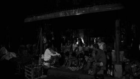 The woman who left và sự vị tha trong một xã hội bất công - Ảnh 5. The woman who left và sự vị tha trong một xã hội bất công - Ảnh 5.