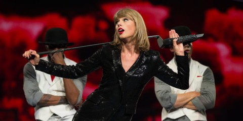 Fan chờ tour Reputation của Taylor Swift và các nữ khách mời - Ảnh 1. Fan chờ tour Reputation của Taylor Swift và các nữ khách mời - Ảnh 1.