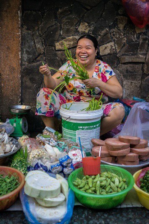 Phụ nữ Sài Gòn: Nụ cười che lấp giọt mồ hôi - Ảnh 3. Phụ nữ Sài Gòn: Nụ cười che lấp giọt mồ hôi - Ảnh 3.