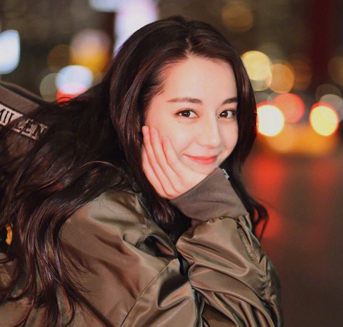 Địch Lê Nhiệt Ba được yêu đơn giản vì xinh đẹp và dễ thương - Ảnh 6. Địch Lê Nhiệt Ba được yêu đơn giản vì xinh đẹp và dễ thương - Ảnh 6.