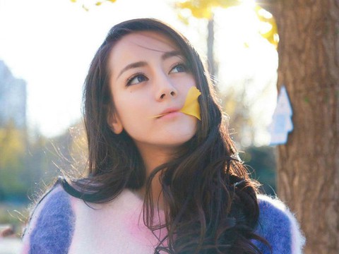 Địch Lê Nhiệt Ba được yêu đơn giản vì xinh đẹp và dễ thương - Ảnh 9. Địch Lê Nhiệt Ba được yêu đơn giản vì xinh đẹp và dễ thương - Ảnh 9.