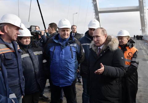 Ông Putin muốn khôi phục sức mạnh Liên Xô cho nước Nga? - Ảnh 2. Ông Putin muốn khôi phục sức mạnh Liên Xô cho nước Nga? - Ảnh 2.