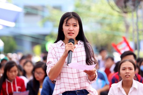 Học trường tư dễ có việc làm hơn trường công? - Ảnh 1. Học trường tư dễ có việc làm hơn trường công? - Ảnh 1.