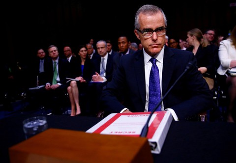 Cựu giám đốc CIA nặng lời với ông Trump chuyện sa thải nhân sự - Ảnh 2. Cựu giám đốc CIA nặng lời với ông Trump chuyện sa thải nhân sự - Ảnh 2.
