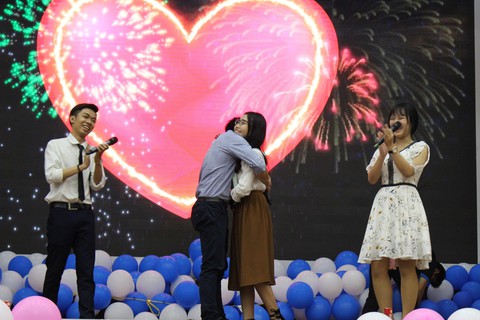 Bạn trẻ Sài Gòn thích thú với gameshow “Yêu đi - Đừng sợ” - Ảnh 1. Bạn trẻ Sài Gòn thích thú với gameshow “Yêu đi - Đừng sợ” - Ảnh 1.
