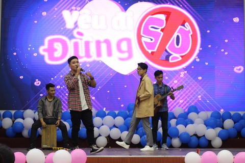 Bạn trẻ Sài Gòn thích thú với gameshow “Yêu đi - Đừng sợ” - Ảnh 3. Bạn trẻ Sài Gòn thích thú với gameshow “Yêu đi - Đừng sợ” - Ảnh 3.