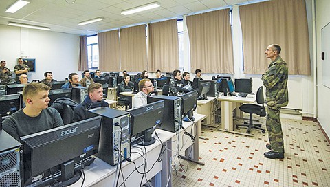 Tác chiến không gian mạng: Binh chủng thứ tư của quân đội Pháp - Ảnh 3. Tác chiến không gian mạng: Binh chủng thứ tư của quân đội Pháp - Ảnh 3.