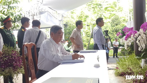 Ông Sáu Khải gần gũi, thân thương trong lòng người ở lại - Ảnh 5. Ông Sáu Khải gần gũi, thân thương trong lòng người ở lại - Ảnh 5.