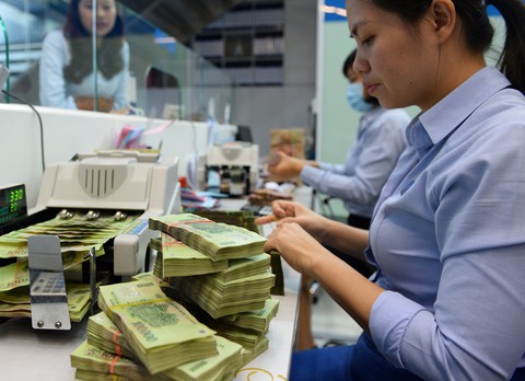 Ngân hàng dồn dập mua cổ phiếu để ‘cứu giá’ - Ảnh 1. Ngân hàng dồn dập mua cổ phiếu để ‘cứu giá’ - Ảnh 1.