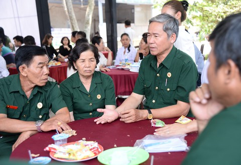 Những mẩu chuyện sống nghĩa tình về ông Sáu Khải - Ảnh 5. Những mẩu chuyện sống nghĩa tình về ông Sáu Khải - Ảnh 5.
