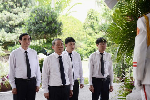 Những mẩu chuyện sống nghĩa tình về ông Sáu Khải - Ảnh 2. Những mẩu chuyện sống nghĩa tình về ông Sáu Khải - Ảnh 2.
