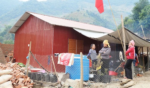 Dân hiến đất làm nhà cho nhau - Ảnh 2. Dân hiến đất làm nhà cho nhau - Ảnh 2.