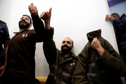 Israel bắt nhân viên ngoại giao Pháp tuồn súng cho người Palestine - Ảnh 2. Israel bắt nhân viên ngoại giao Pháp tuồn súng cho người Palestine - Ảnh 2.