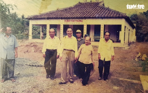 Những năm tháng dưới mái đình Tân Thông của ông Sáu Khải - Ảnh 1. Những năm tháng dưới mái đình Tân Thông của ông Sáu Khải - Ảnh 1.