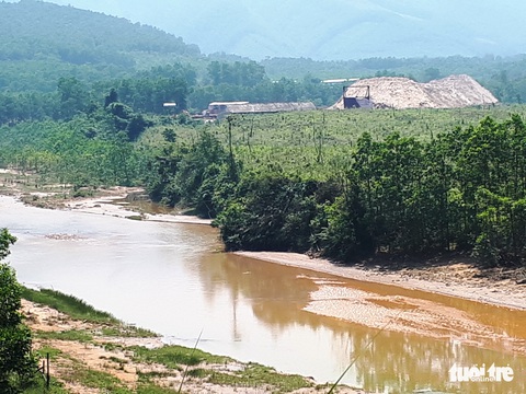 Đập hồ chứa thải nhà máy vàng ở Bồng Miêu có bị vỡ - Ảnh 2. Đập hồ chứa thải nhà máy vàng ở Bồng Miêu có bị vỡ - Ảnh 2.