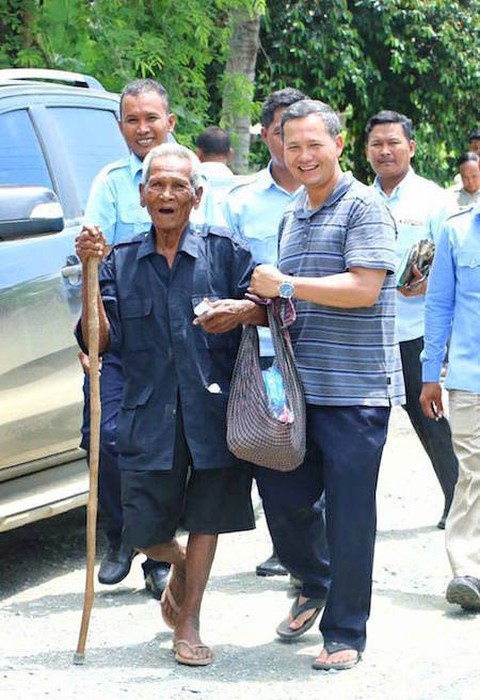 Hai con trai Thủ tướng Hun Sen thăng chức nhanh vòn vọt - Ảnh 2. Hai con trai Thủ tướng Hun Sen thăng chức nhanh vòn vọt - Ảnh 2.