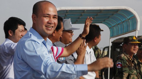 Hai con trai Thủ tướng Hun Sen thăng chức nhanh vòn vọt - Ảnh 3. Hai con trai Thủ tướng Hun Sen thăng chức nhanh vòn vọt - Ảnh 3.