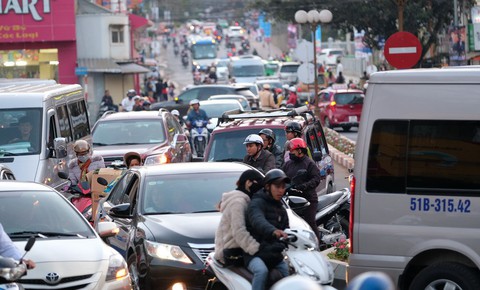 Đà Lạt kẹt cứng, vì sao? - Ảnh 6. Đà Lạt kẹt cứng, vì sao? - Ảnh 6.
