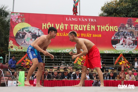 Về Hải Phòng xem nữ đô vật thách đấu trai làng Vân - Ảnh 2. Về Hải Phòng xem nữ đô vật thách đấu trai làng Vân - Ảnh 2.