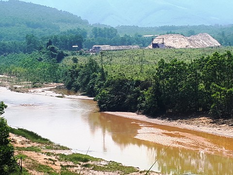Vỡ đập thải nhà máy vàng: Công ty nói nước tràn là nước mưa! - Ảnh 2. Vỡ đập thải nhà máy vàng: Công ty nói nước tràn là nước mưa! - Ảnh 2.