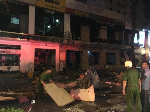 Quán nướng hai tầng nổ giữa đêm ở Nghệ An - Ảnh 8. Quán nướng hai tầng nổ giữa đêm ở Nghệ An - Ảnh 8.