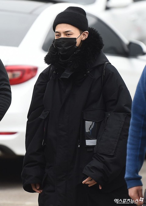 G-Dragon - BigBang và những hình ảnh đáng nhớ ngày nhập ngũ - Ảnh 3. G-Dragon - BigBang và những hình ảnh đáng nhớ ngày nhập ngũ - Ảnh 3.